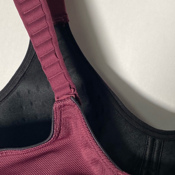 LIVID active sports bra modeled underwire full coverage 40 DDD - Picture 6 of 13